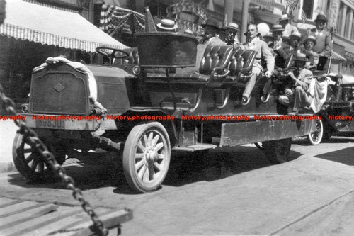 F004927 france men are driving - men,
